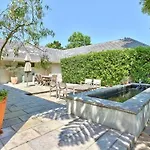 Bishopsfield Guest House